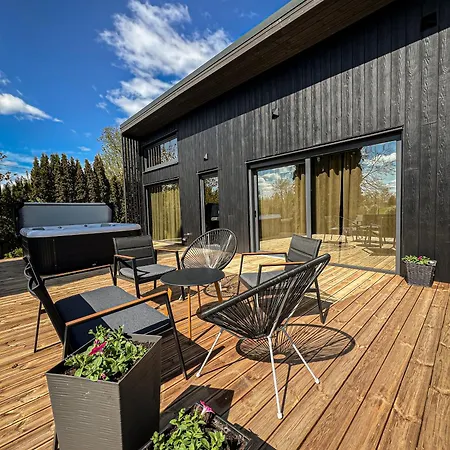 Holiday home Lakstigalas Lux *